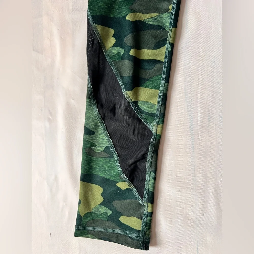 Old Navy green camo full length leggings Mesh calves girls Youth 18 XXL 27-32